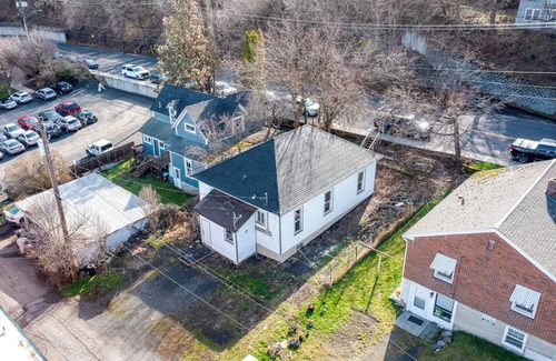Pullman House | Updated 2-bedroom single family house in downtown Pullman