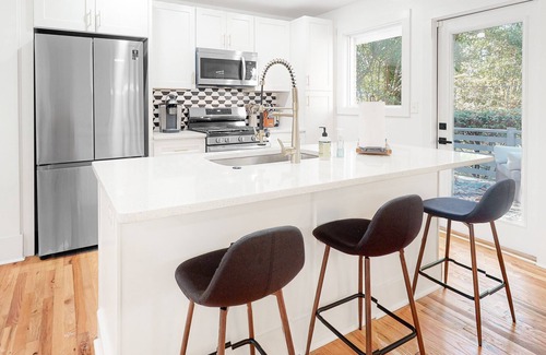 Collier Heights House | Updated 2-story modern home near downtown with deck, washer/dryer, grill, AC
