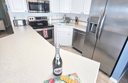 Cudjoe Key Cottage | Updated 2BR,2BA w KING Master,35' SeaWall-Bikes,Kayaks, SUPs, Washer,Dryer!