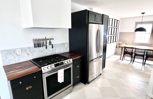 Fort Wayne House | Updated 2BR, Near City Center & Attractions. Entire Home - Full Kitchen