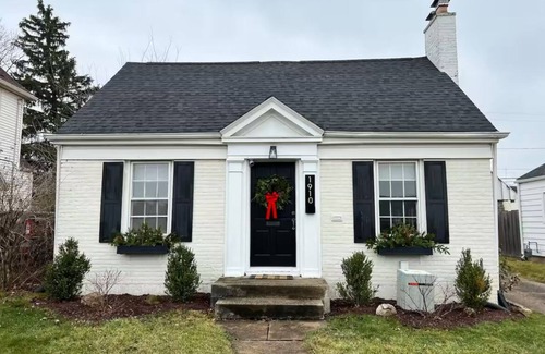 Fort Wayne House | Updated 2BR, Near City Center & Attractions. Entire Home - Full Kitchen