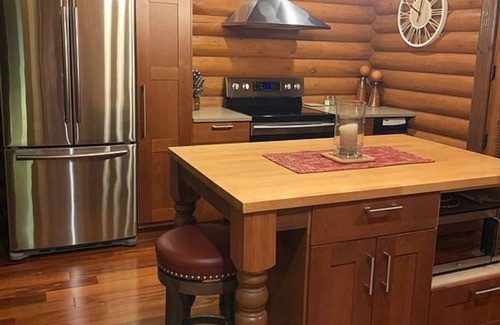 Big Creek House | Updated 3-bedroom home in LaFollette with large dock in Big Creek.