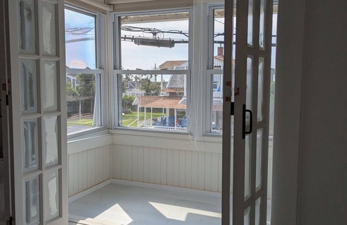 Oak Bluffs Cottage | Updated 3-bedroom in gorgeous Oak Bluffs w/waterviews and expansive front porch