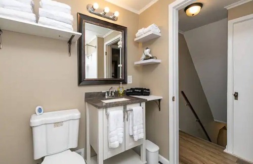 West Des Moines House | Updated 3BR home. Sleeps 6