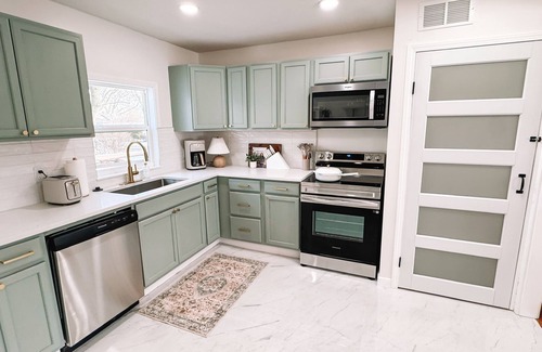 Overland Park House | Updated 4-bedroom house with WiFi, full coffee bar, and arcades in Overland Park