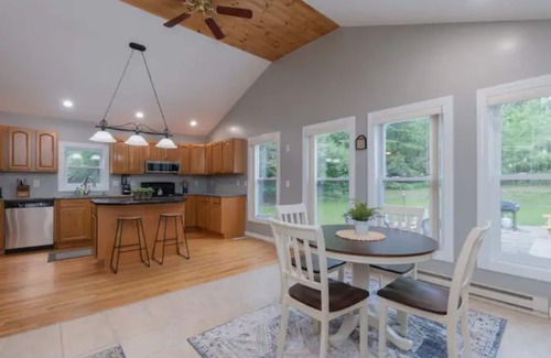 Lake Luzerne-Hadley House | Updated 4br home located 10 mins from Lake George