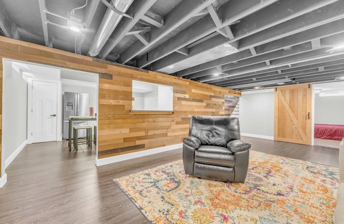 Cuyahoga County House | Updated 4BR Near CLE & Metropark - furnished with wifi!