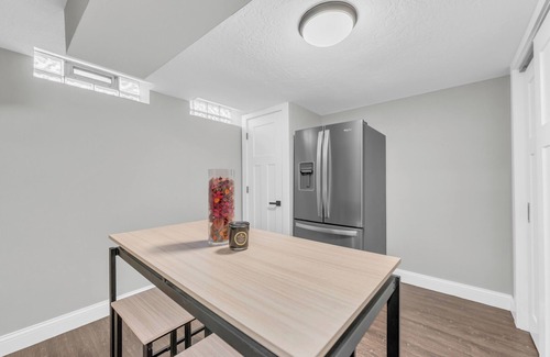 Cuyahoga County House | Updated 4BR Near CLE & Metropark - furnished with wifi!