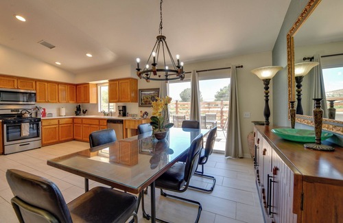 Morongo Valley House | Updated Abode: 22 Mi to Joshua Tree National Park!