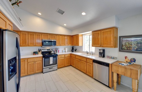 Morongo Valley House | Updated Abode: 22 Mi to Joshua Tree National Park!