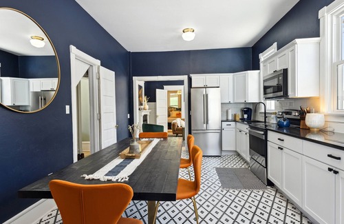Sturgeon Bay Apartment | Updated Apt - Close to everything!