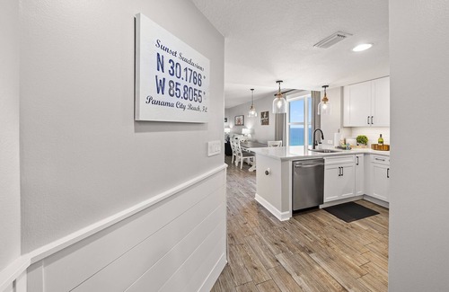Panama City Beach Hotel | Updated beachfront corner unit w/amazing views @ Grand Panama Resort! sleeps 10!