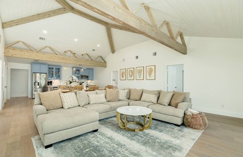Bermuda Beach House | Updated Beachfront Home - Open Plan, 4 King+Bunks, Across from Walkover