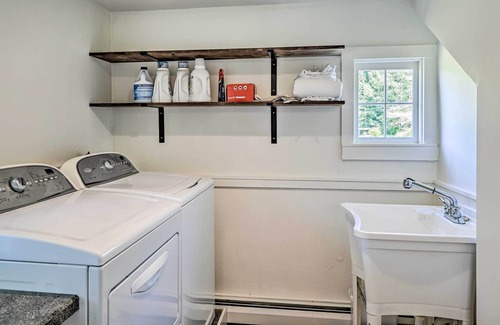 Canaan House | Updated Canaan Farmhouse: Pond & Sunset Views!