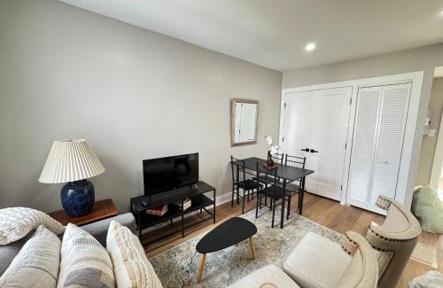 Northeast Apartment | Updated Central 2BR APT near Downtown