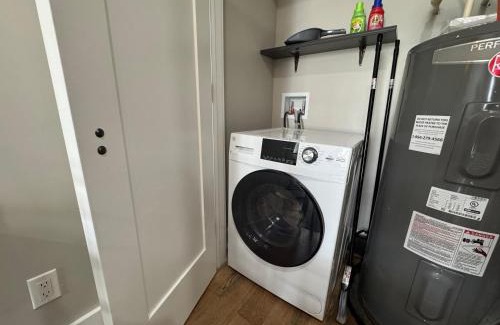 Northeast Apartment | Updated Central 2BR APT near Downtown