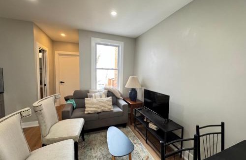 Northeast Apartment | Updated Central 2BR APT near Downtown