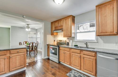 Enderly Park House | Updated Charlotte Home with Yard about 3 Mi to Uptown!