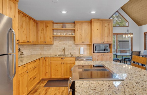Overlook Park Condo | Updated condo, great location near sharc and village, family home in Sunriver