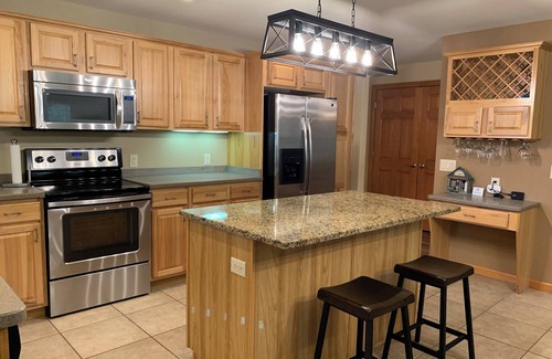 Arkdale Condo | Updated Condo w PopAShot,Arcade,Foosball,gamerm! Pool/hot tub resort