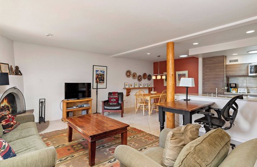 Northeast Santa Fe Hotel | Updated, Contemporary, Chic Condo With Walk To Plaza