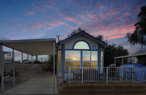 Lake Havasu City Cottage | Updated Cottage in Lake-Front Community with Boat Ramp & Docks-Best Location!