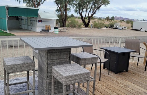 Lake Havasu City Cottage | Updated Cottage in Lake-Front Community with Boat Ramp & Docks-Best Location!