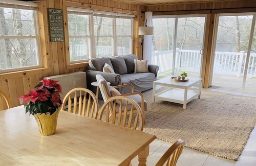 Nobleboro Cottage | UPDATED Cottage Overlooking Your Own Private Cove