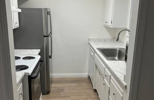 Sacramento Apartment | Updated Cozy 2 Bed Room Condo w Pool