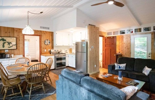Holland Cabin | Updated Cozy Cabin near Lake Michigan