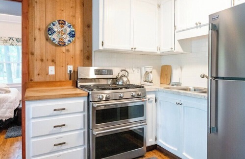 Holland Cabin | Updated Cozy Cabin near Lake Michigan