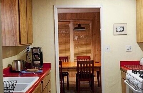 Healdsburg Cottage | Updated Healdsburg River Cottage: Minutes from Plaza, Tasting Rooms & Vineyards