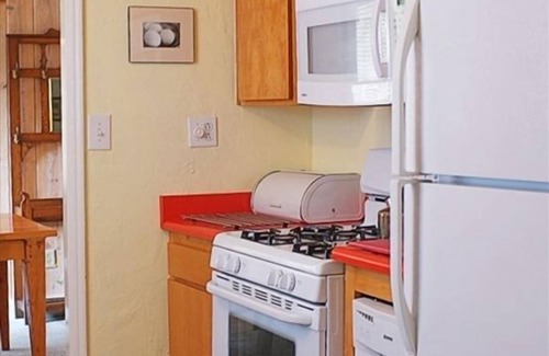 Healdsburg Cottage | Updated Healdsburg River Cottage: Minutes from Plaza, Tasting Rooms & Vineyards
