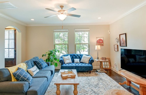 Hendersonville House | Updated Hendersonville Home w/ Fireplace!