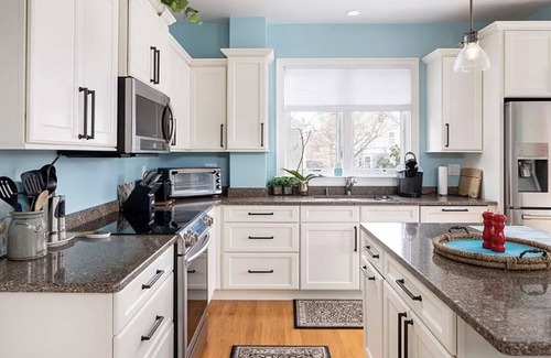Off Broadway House | Updated Historic Newport Home, close to all Newport favorites