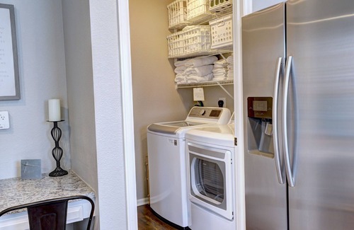 Northglenn House | ★Updated Home★ 20min to Denver, back patio w/gas firepit, pet friendly