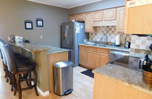 Yalaha House | Updated Home in a Peaceful Community on Lake Harris.Convenient to Mission Inn