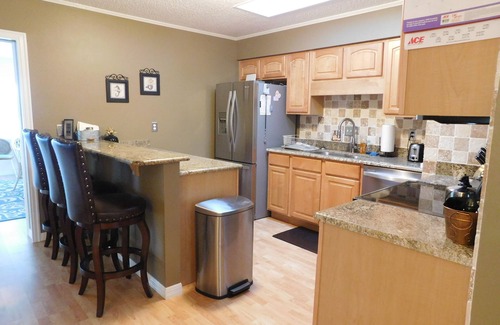 Yalaha House | Updated Home in a Peaceful Community on Lake Harris.Convenient to Mission Inn