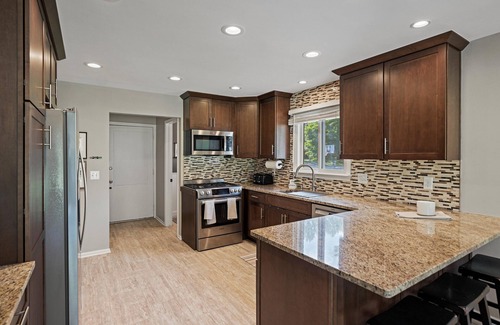 Rochester Hills House | Updated home with huge yard near multiple hospitals