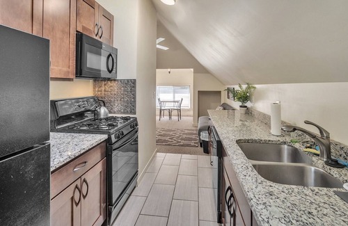 Mexicantown - Southwest Detroit Apartment | Updated Loft- Downtown Detroit Adjacent Southwest 1 Bedroom Apts by Redawning