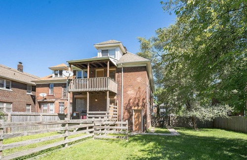 Mexicantown - Southwest Detroit Apartment | Updated Loft- Downtown Detroit Adjacent Southwest 1 Bedroom Apts by Redawning