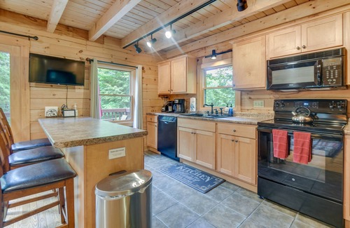 Conway Cabin | Updated Log Cabin Near Story Land & Diana's Baths!