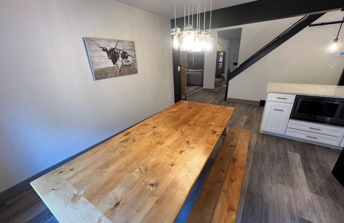 Bozeman House | Updated Luxury Golf CourseTownhome