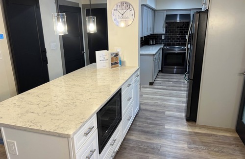 Bozeman House | Updated Luxury Golf CourseTownhome