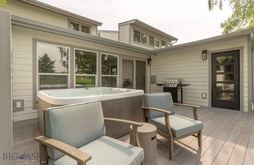 Bozeman House | Updated Luxury Golf CourseTownhome