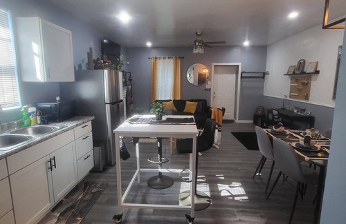 St. Louis House | Updated Modern 2 Bed/1 Bath Urban Bungalow in North City.10 Mins to Downtown STL