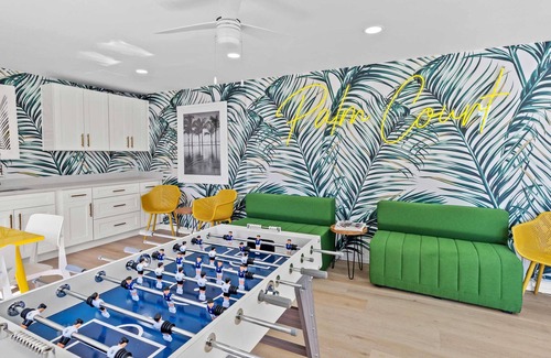 Ash Apartment | Updated Motel Room|King Bed|Beach Close|Free WiFi