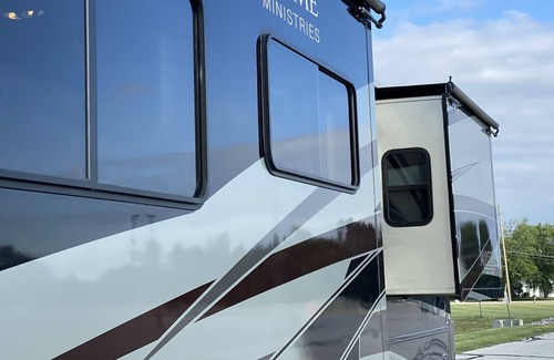 Reidsville House | Updated Motorhome Welcomes You to the Countryside of Reidsville