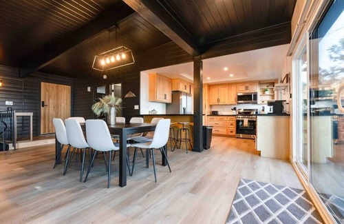 Running Springs House | Updated Mountain Cabin Retreat with Majestic Views