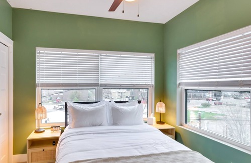 Downtown Omaha Apartment | Updated Omaha Vacation Rental < 2 Mi to Downtown!